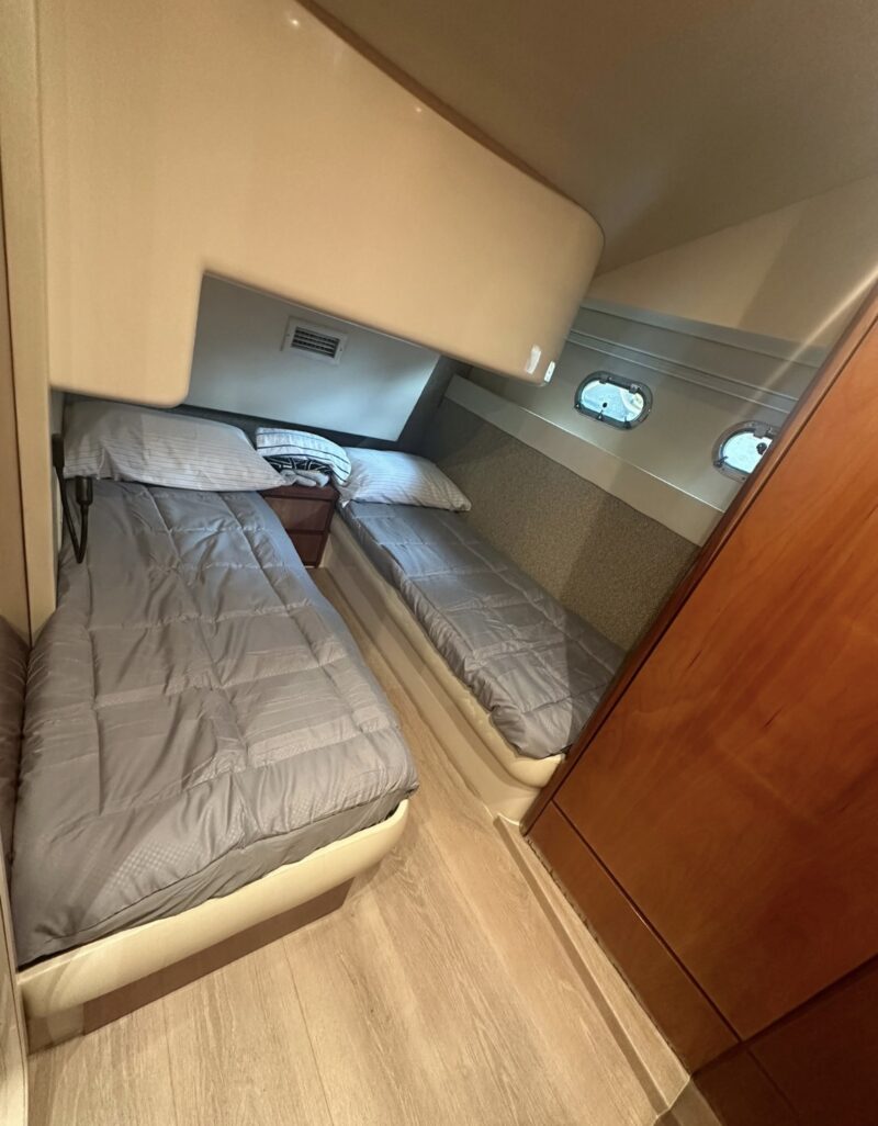 50ft Azimut available in Miami with 1 Jet Ski included for one hrs. - Image 16